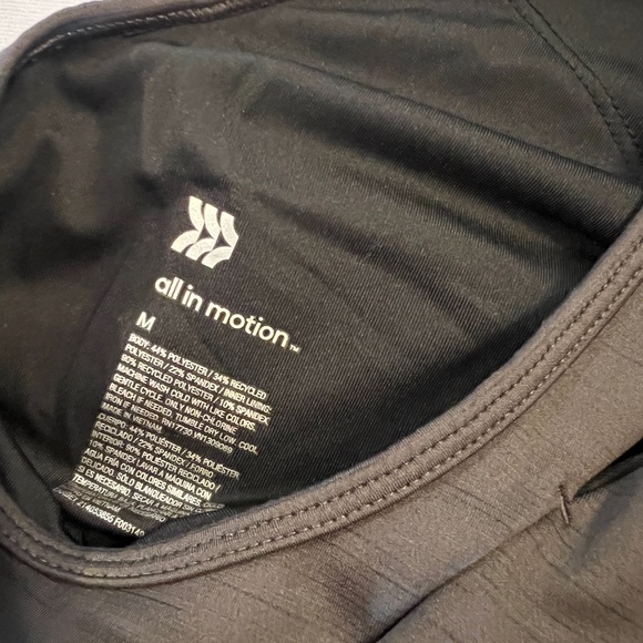 M All In Motion Women's NWOT NEW Charcoal Heather Crop Tank Top Built In Bra MED - Picture 6 of 8